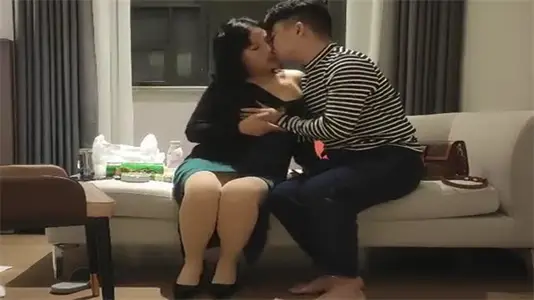 Plus money elder brother collector's edition: the best wife gestures hook soul, amorous feelings wet body temptation